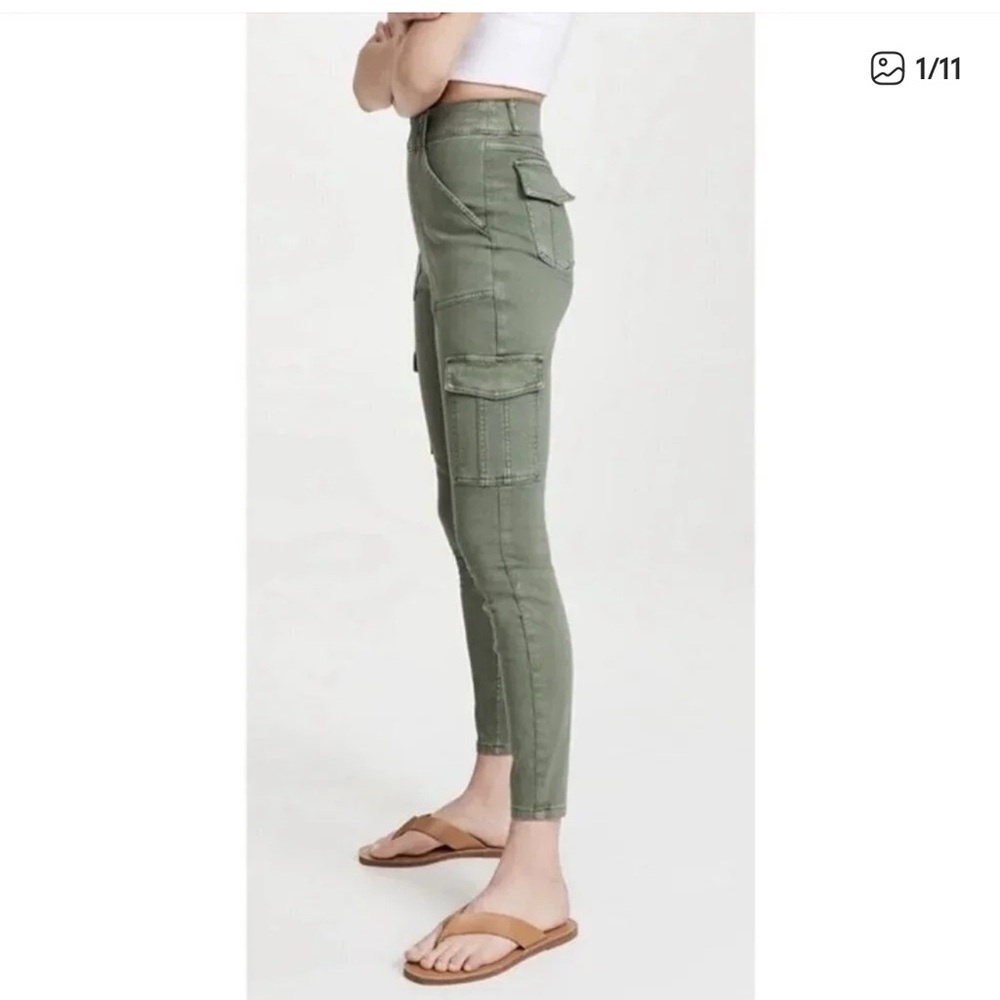 Spanx Stretch Twill Ankle Cargo Pant in Soft Sage. Sz: M